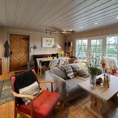 2 Bedroom Cozy In Hébergement de vacances *